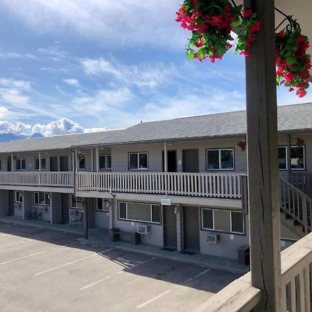 Canterbury Inn Invermere Εξωτερικό φωτογραφία