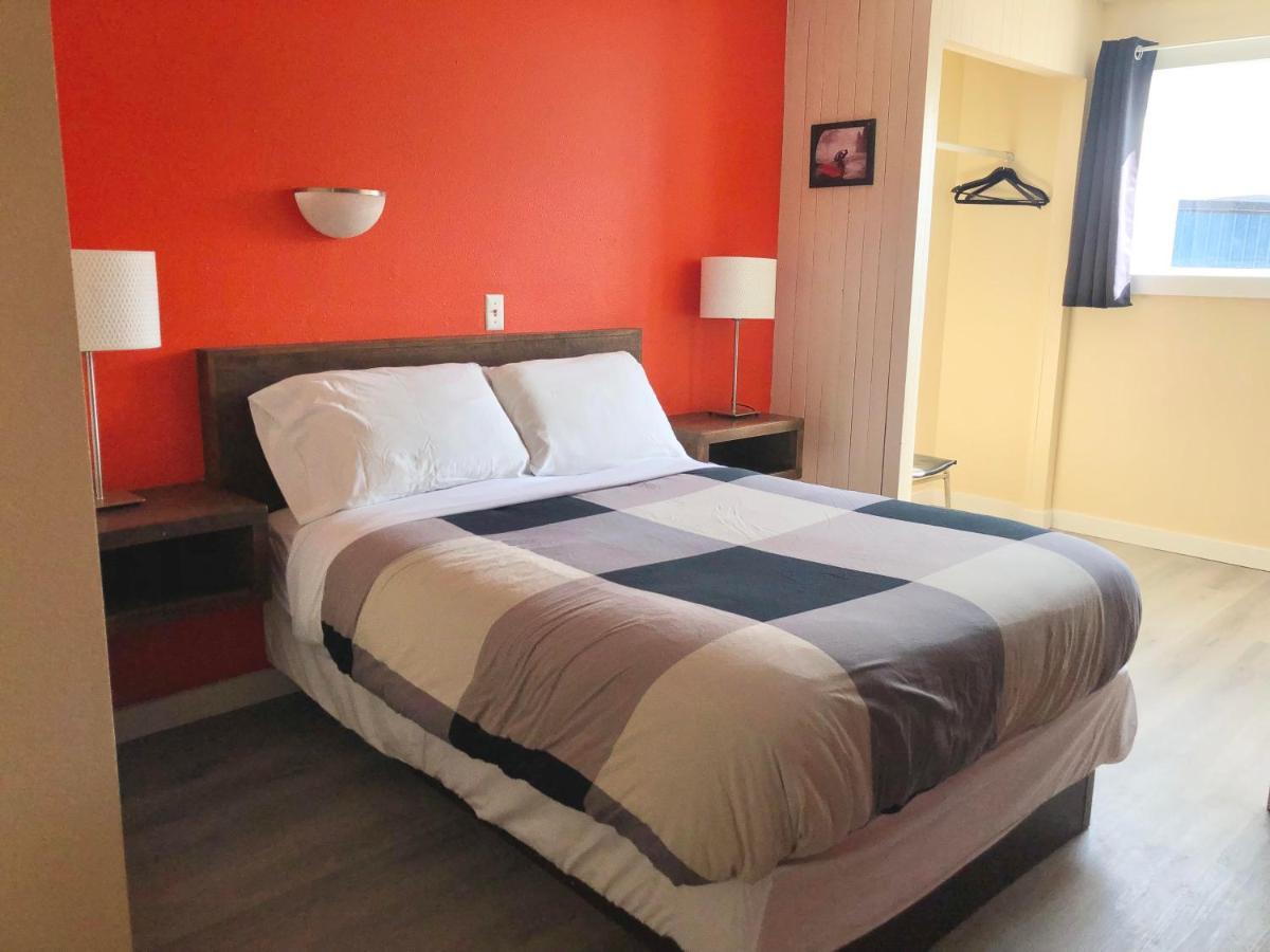 Canterbury Inn Invermere Εξωτερικό φωτογραφία