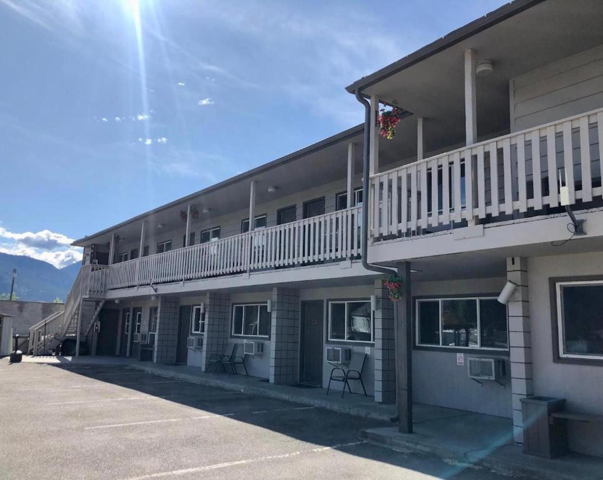 Canterbury Inn Invermere Εξωτερικό φωτογραφία