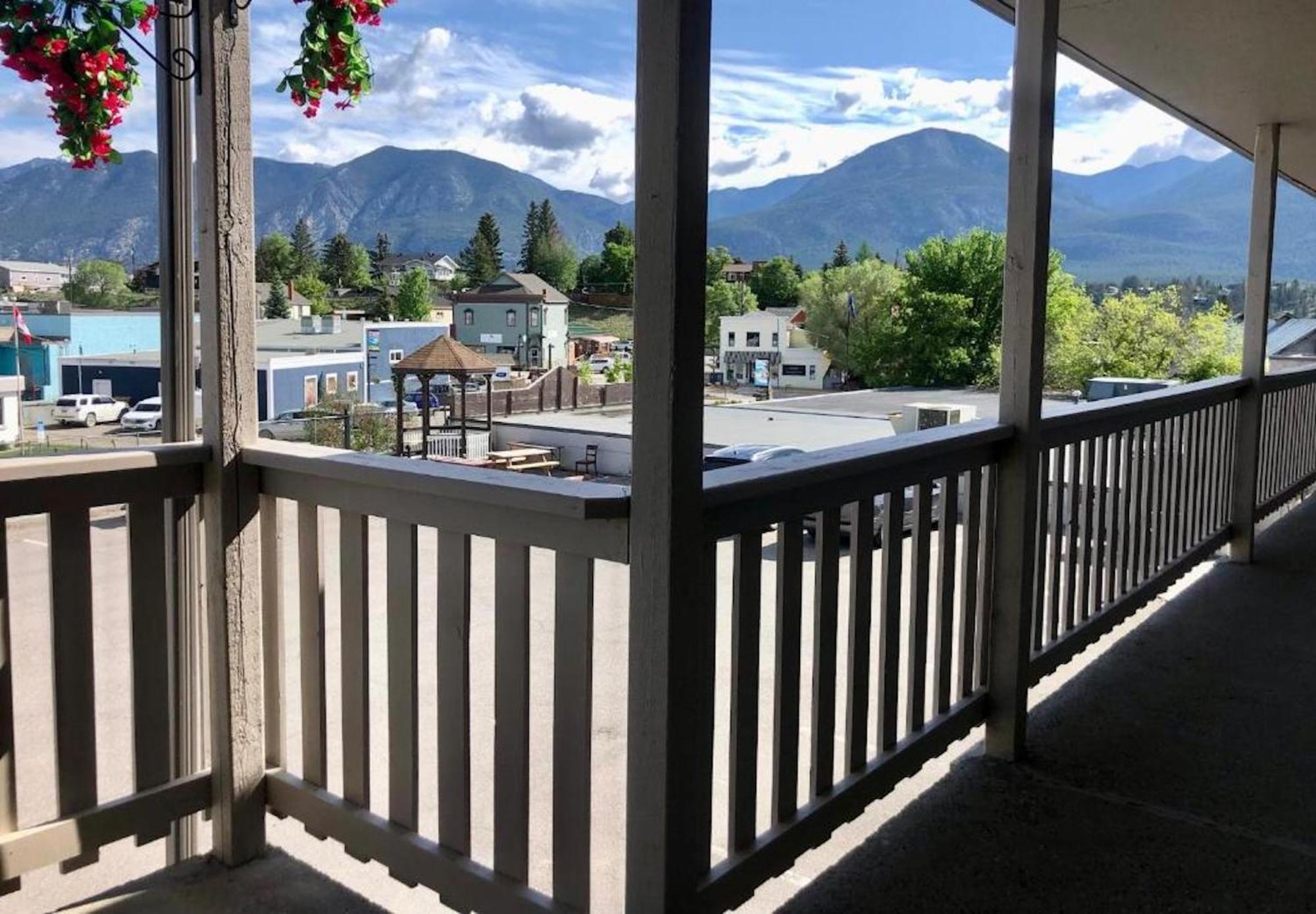 Canterbury Inn Invermere Εξωτερικό φωτογραφία