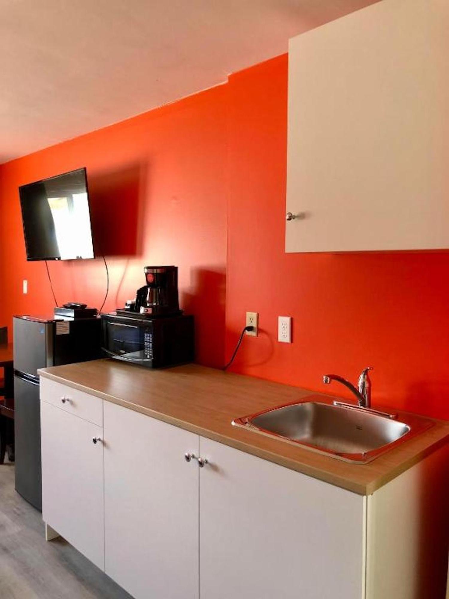 Canterbury Inn Invermere Εξωτερικό φωτογραφία
