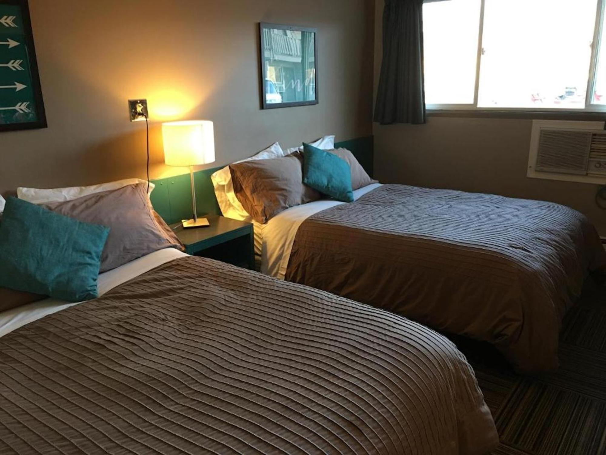 Canterbury Inn Invermere Εξωτερικό φωτογραφία