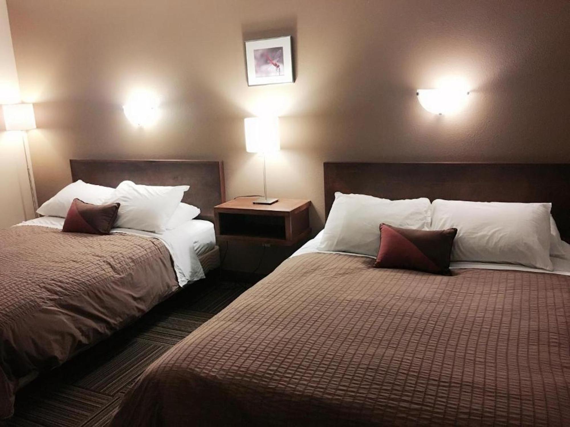 Canterbury Inn Invermere Εξωτερικό φωτογραφία