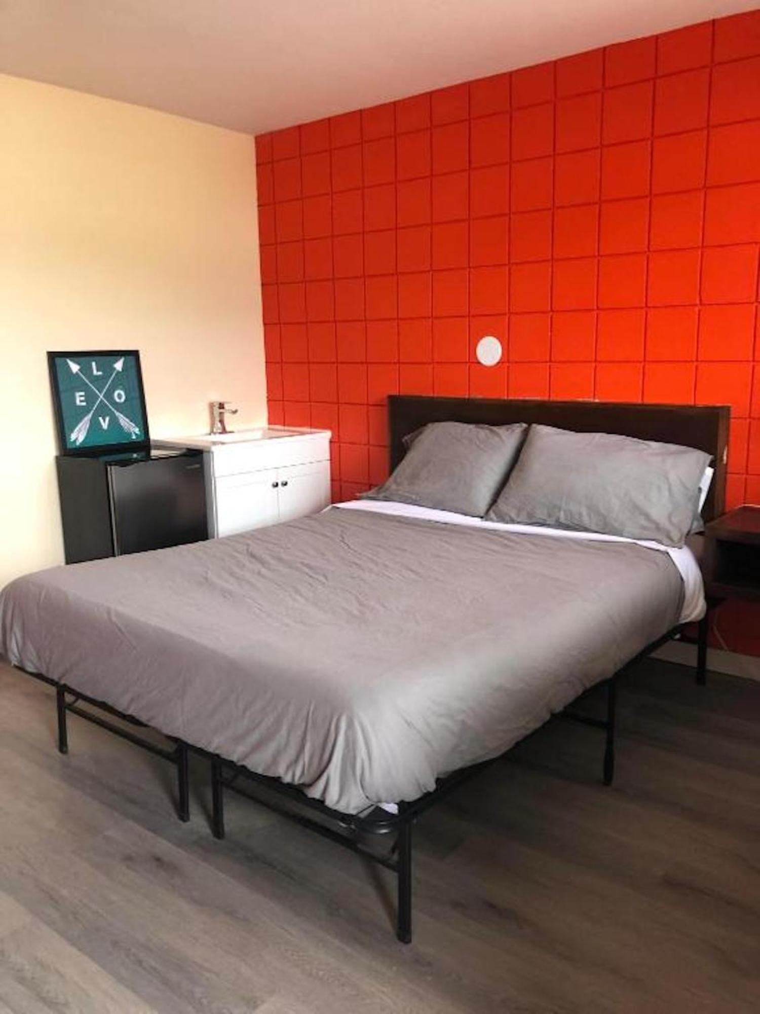 Canterbury Inn Invermere Εξωτερικό φωτογραφία