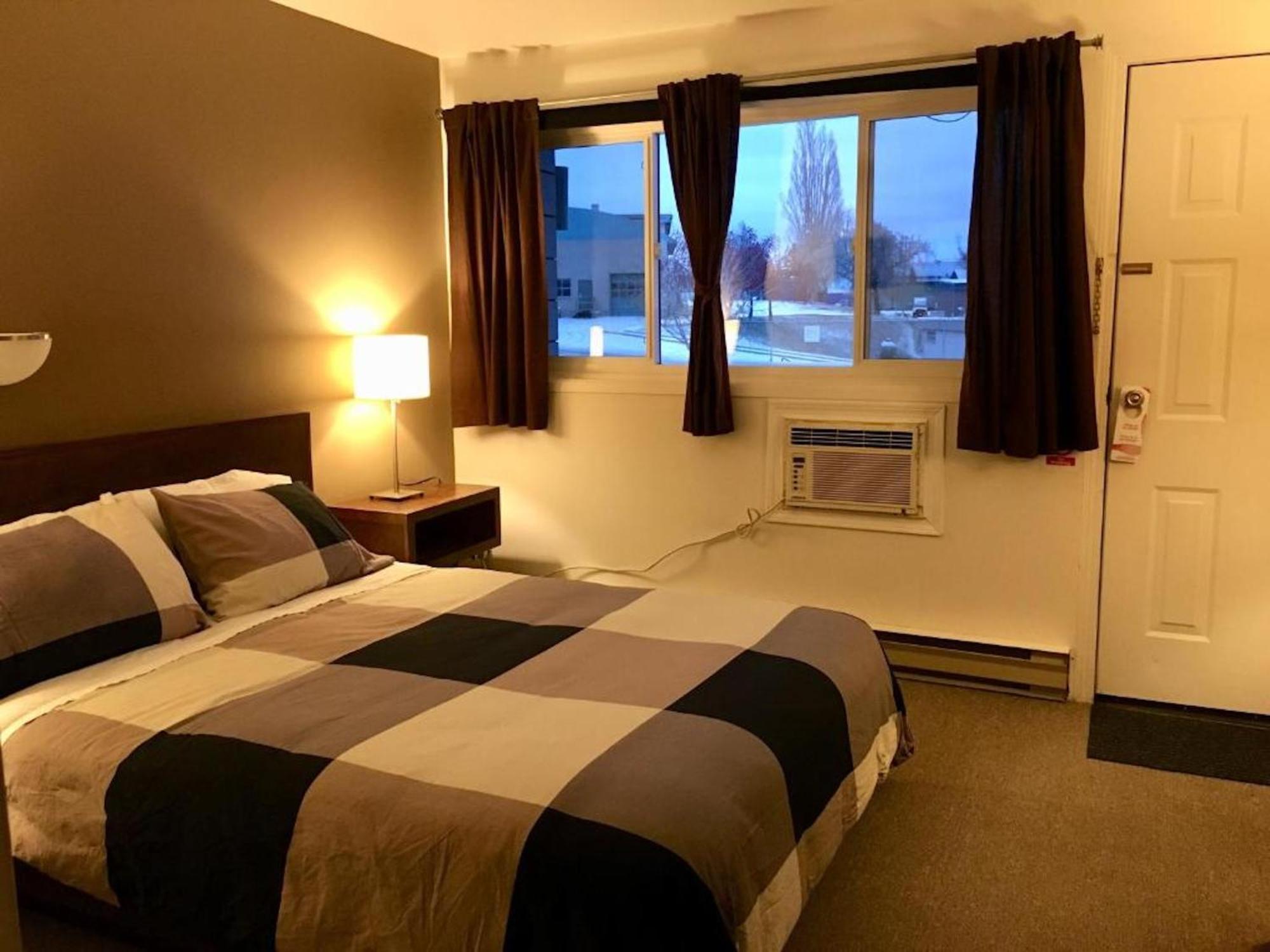 Canterbury Inn Invermere Εξωτερικό φωτογραφία